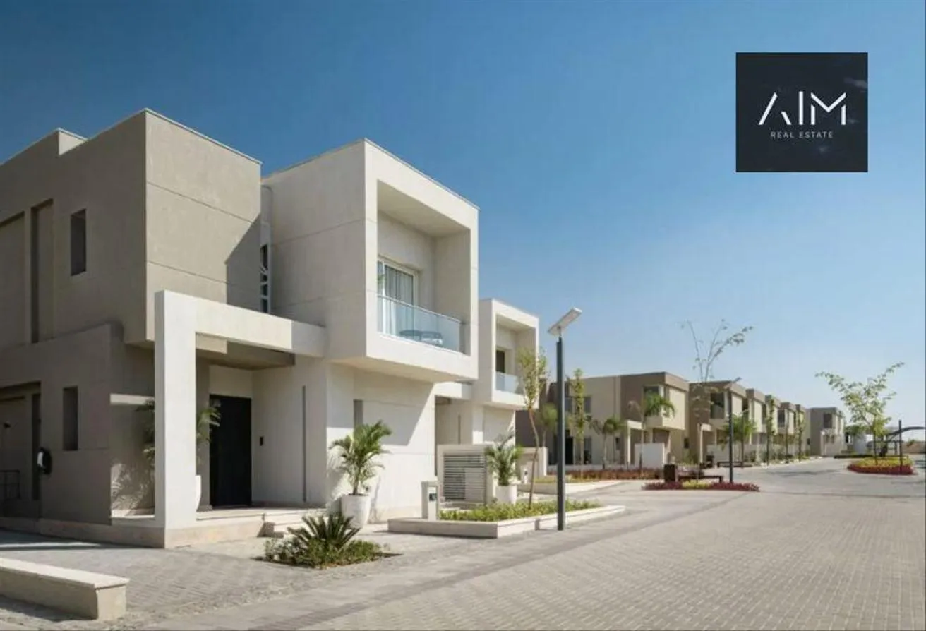 Sale in Badya Palm Hills: twin house in badya 6 october int over 8 years
