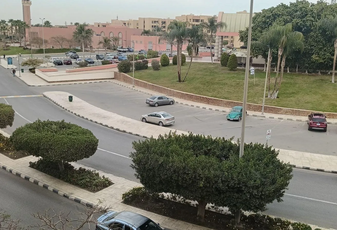 البيع في الرحاب المرحلة الثالثة: شقه 90 تحفه للبيع تشطيبات خاصه علي السكن فورا 
