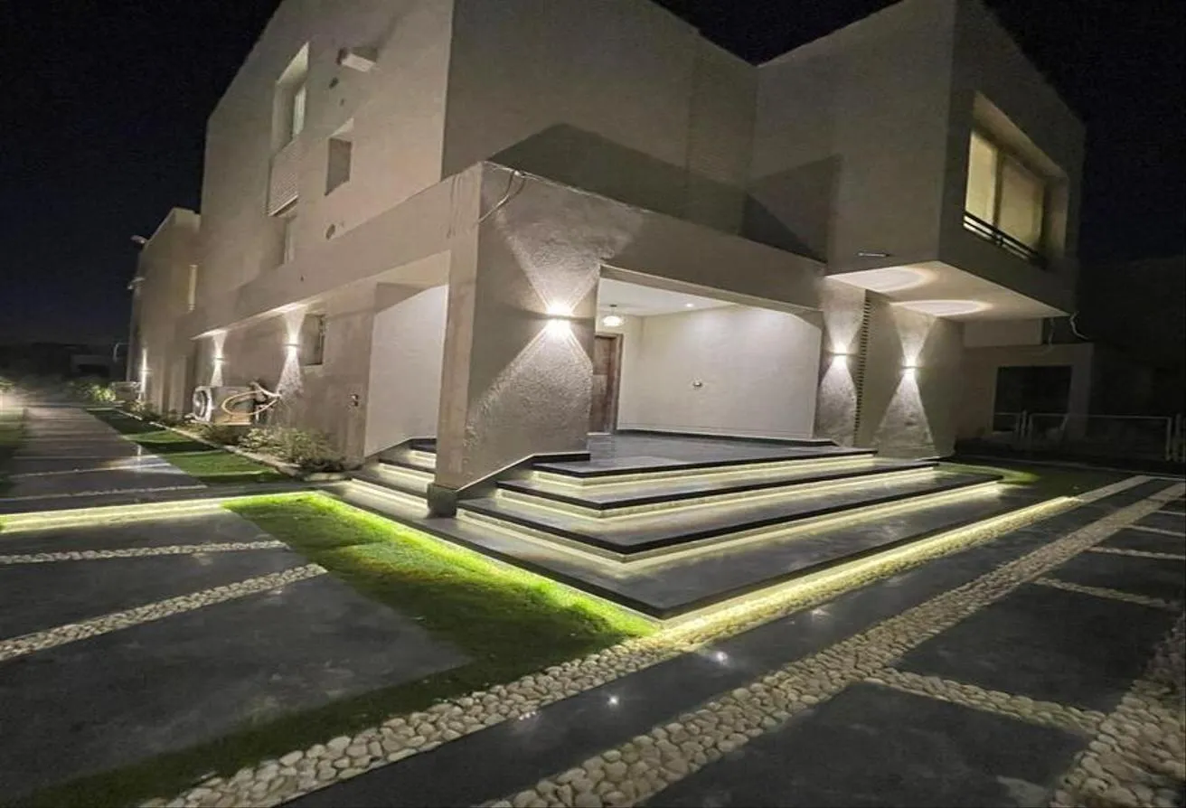 Sale in The Crown: Villa Resale Fully finished,furnished in The Crown