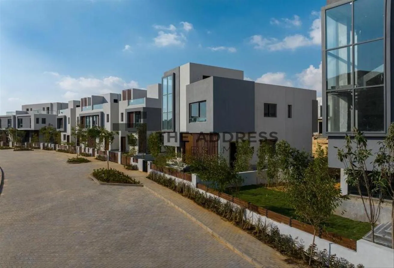 Sale in IL Bosco City: villa + roof +garden installment 12years 750,000DP