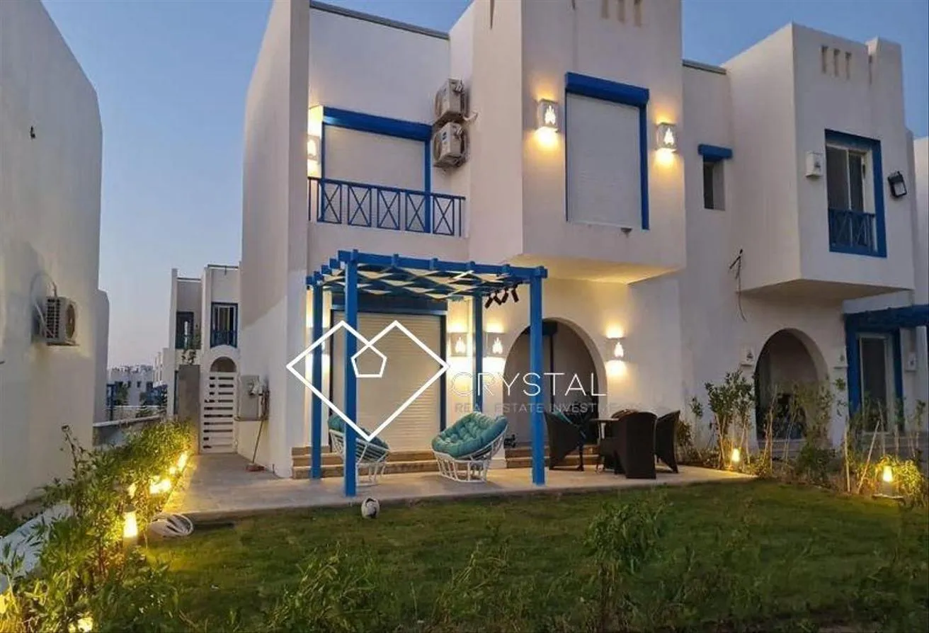 Sale in Mountain View: Amazing twinhouse directly on lagoon ready to move