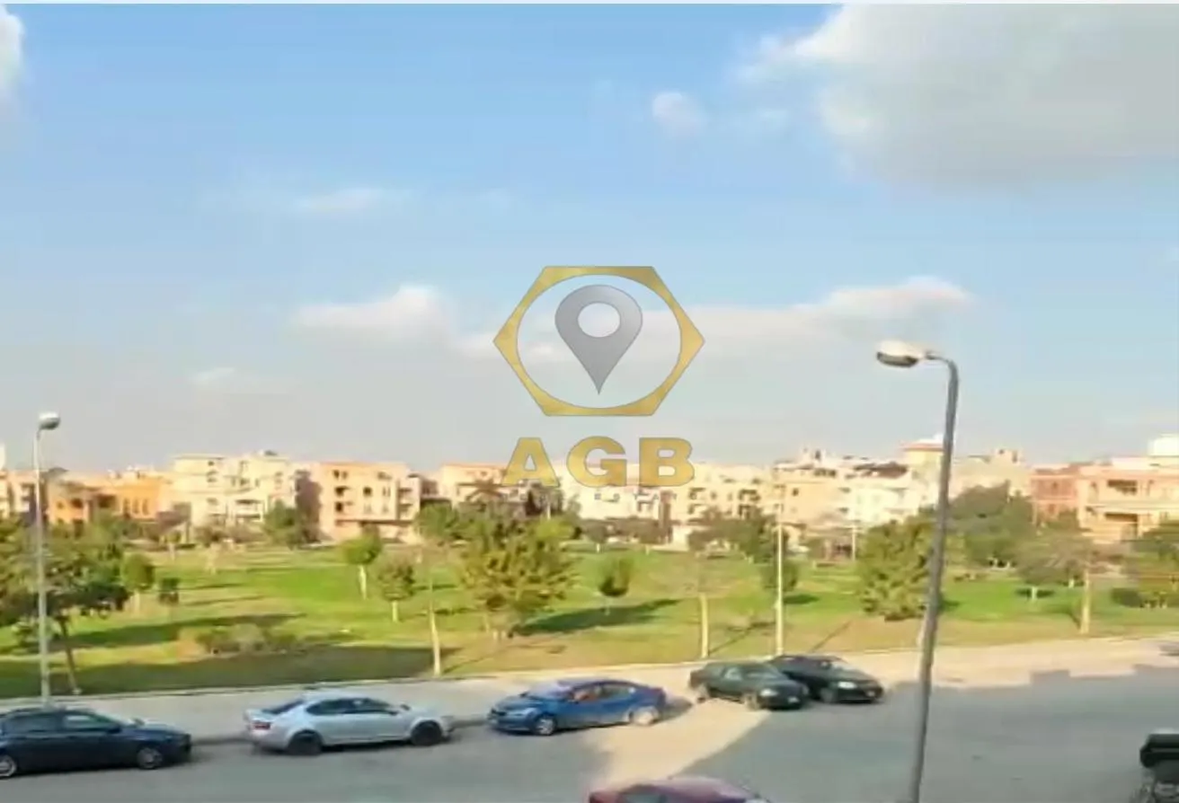 Sale in 5th Settlement Compounds: دوبلكس بجاردن للبيع  440م التجمع الاول فيوو رائع