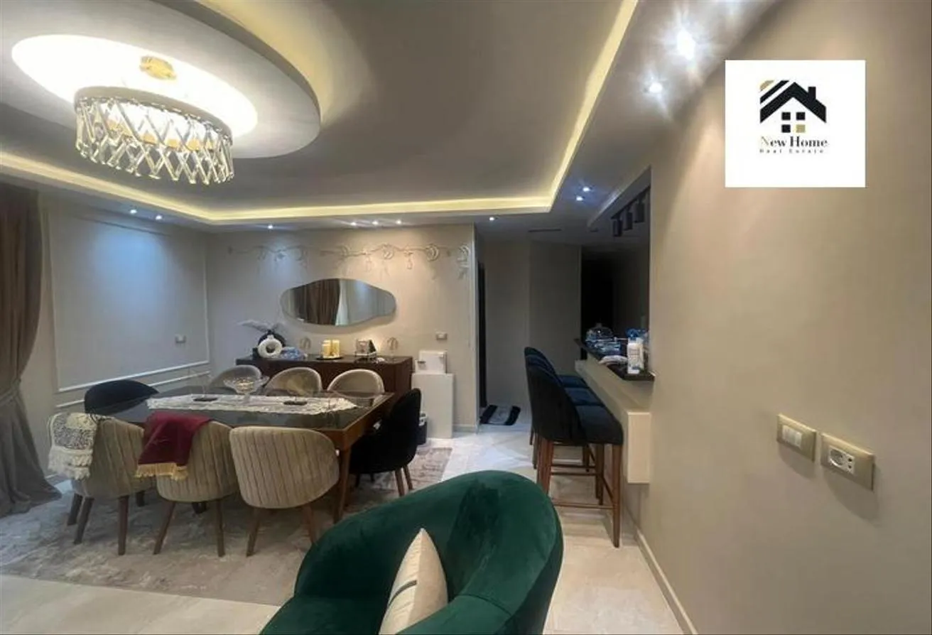 Sale in Al Wahat Road: شقة 135 م في المستثمر الصغير طريق الواحات اكتوبر