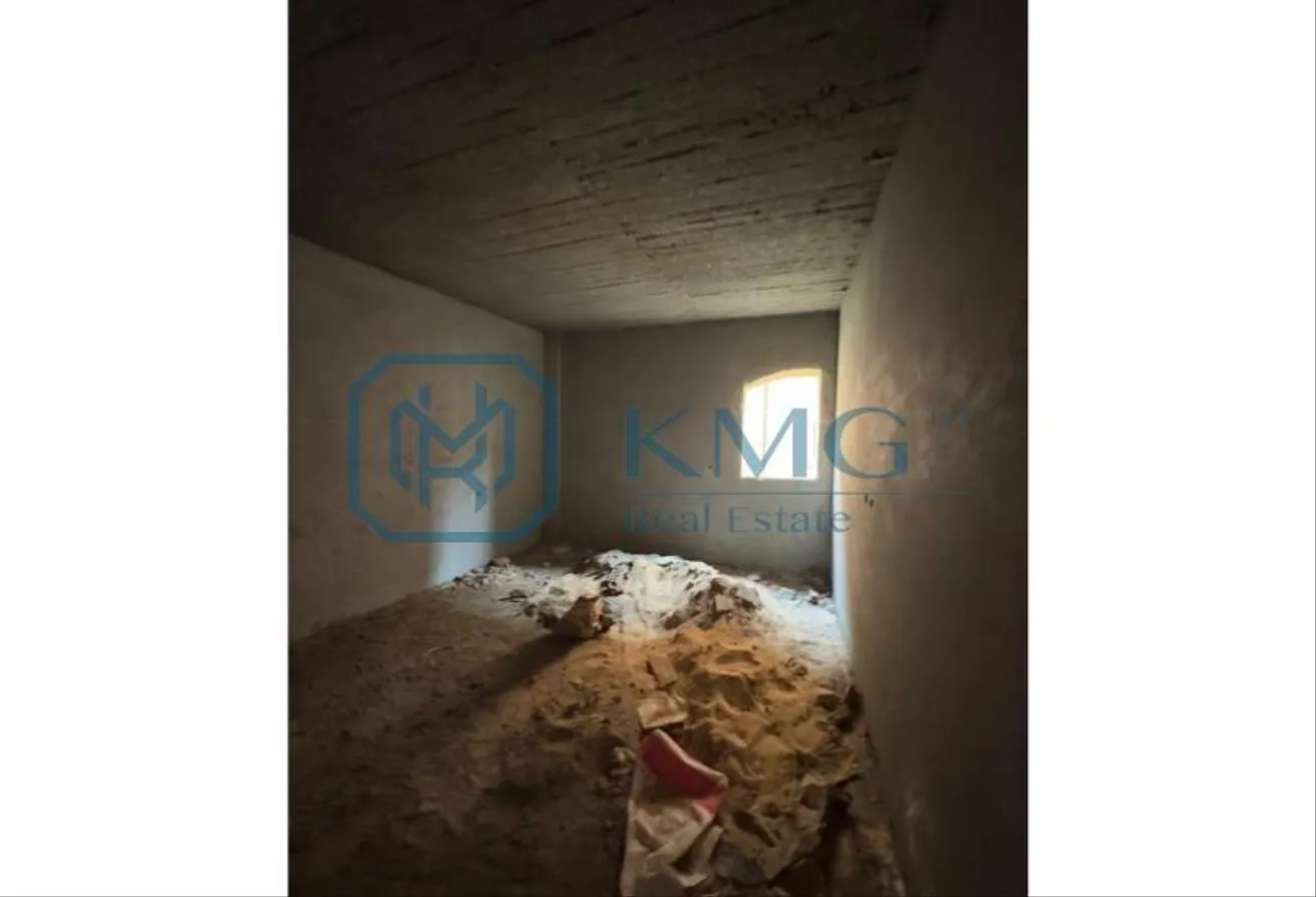 Sale in Area B: شقةفي جنوب الاكاديمية تطل علي كمبوند الفطيم 220متر