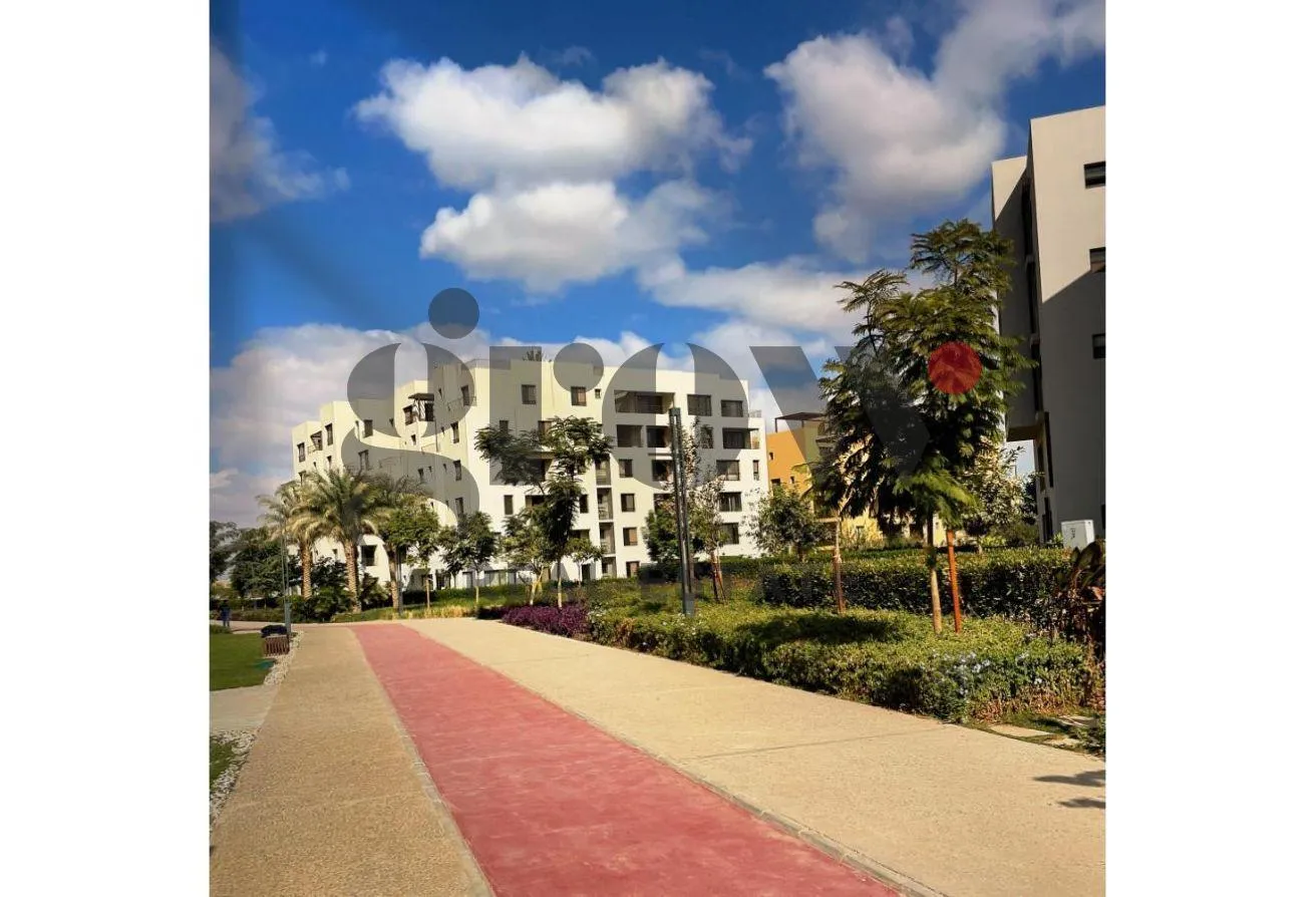 Sale in Six West: بنت هاوس  في كومباوند اويست دقايق من مول مصر