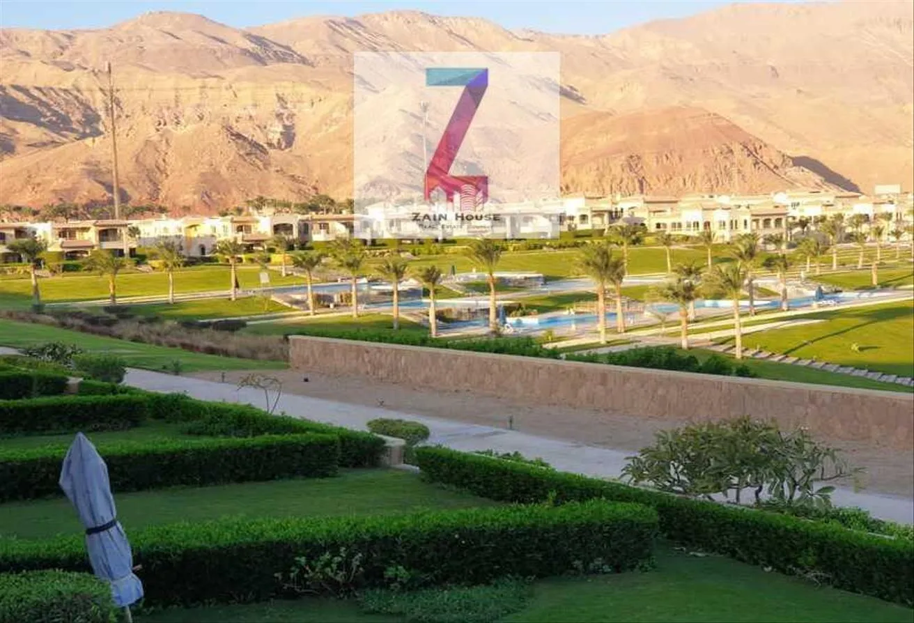 Sale in La vista Ras El Hikma: Corner Standalone Villa - Delivered - Pool View