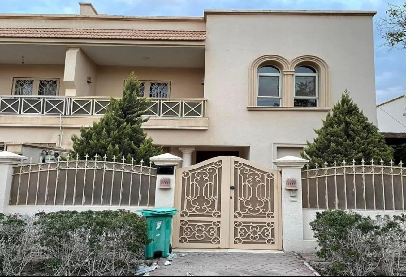 Rent in Greens: Twin House for Rent in Greens Compound.
