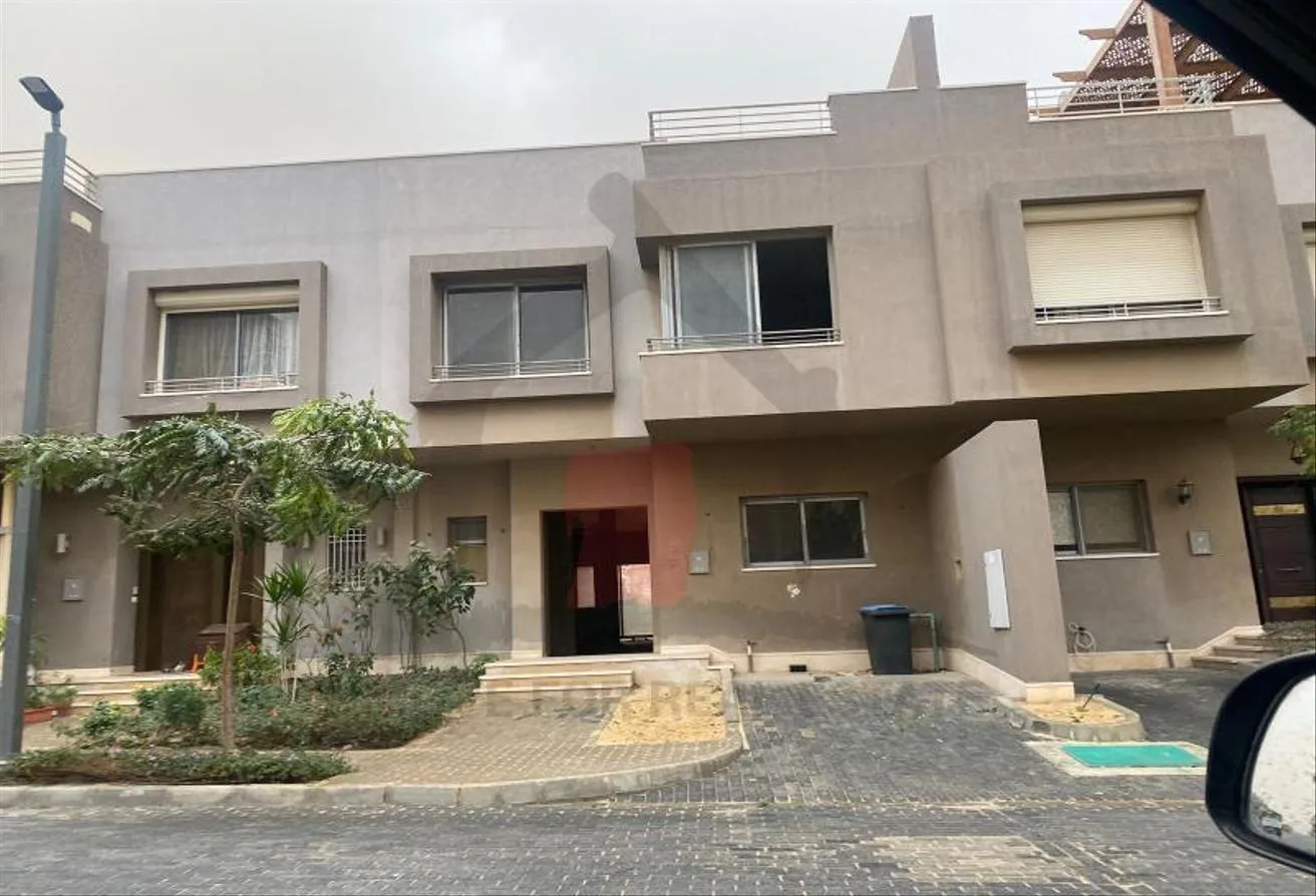 Sale in Village Gardens Katameya: تاون هاوس للبيع نصف تشطيب فيليدج جاردنز قطاميه
