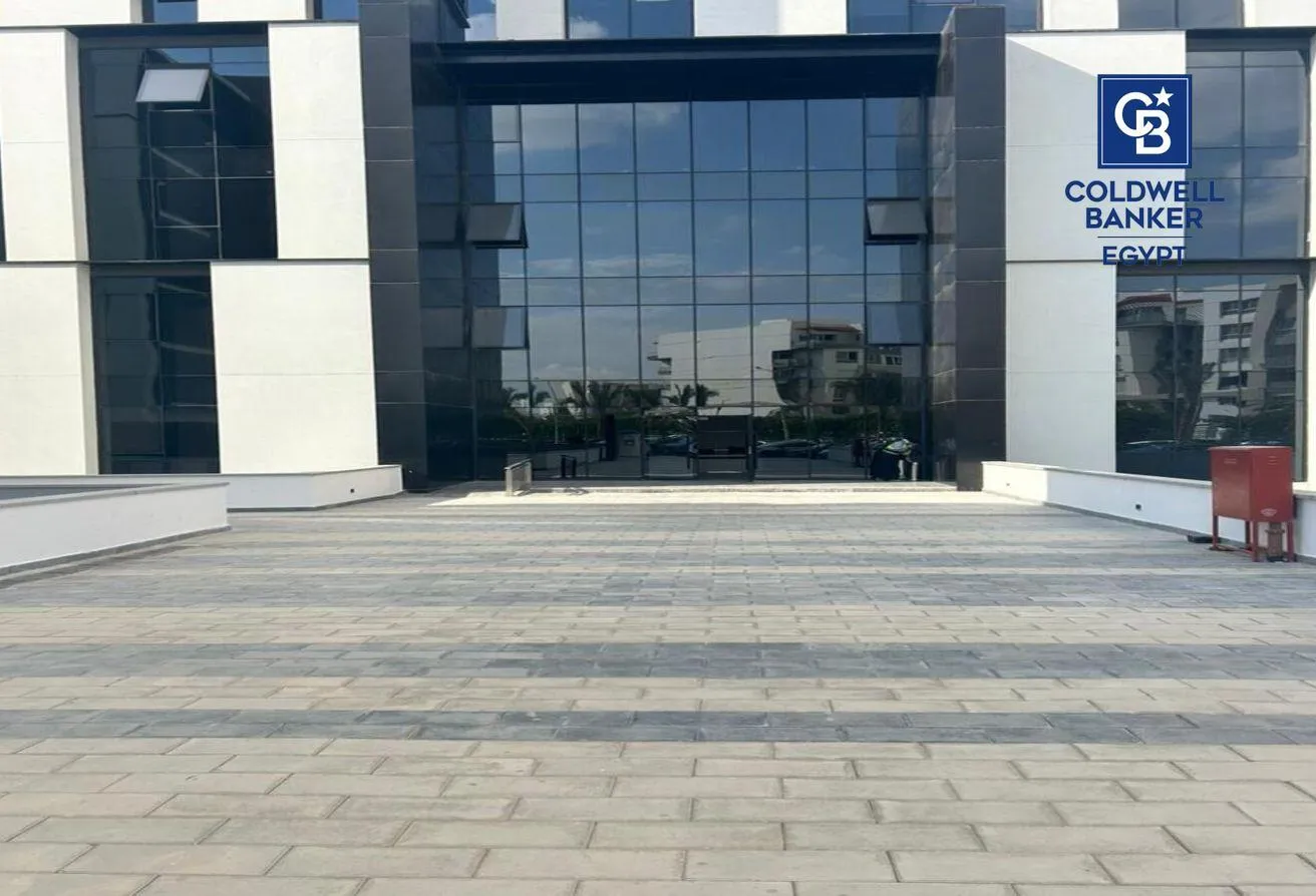 للايجار في مول هايد بارك بيزنس: مكتب بموقع متميز للإيجار  هايد بارك التجارية 