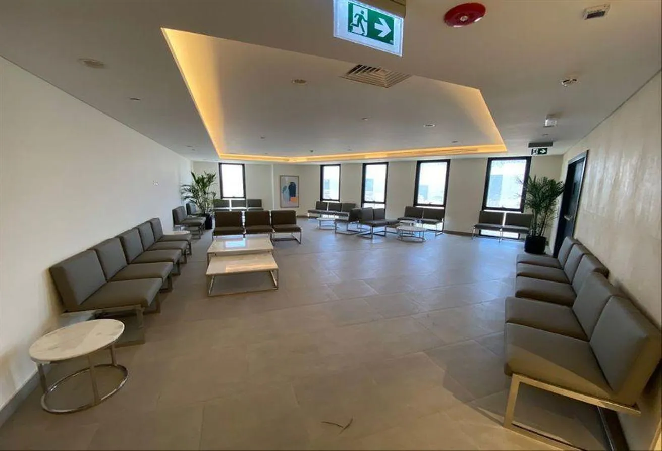 Sale in Westown: Ready to move clinic in westown sodic in beverly