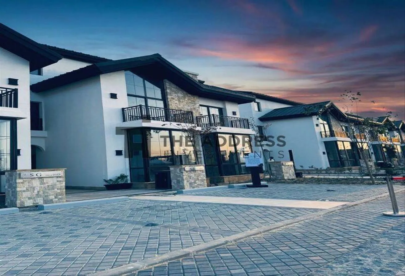 Sale in The Wonder Marq: Town house middle for sale in Wonder Marq