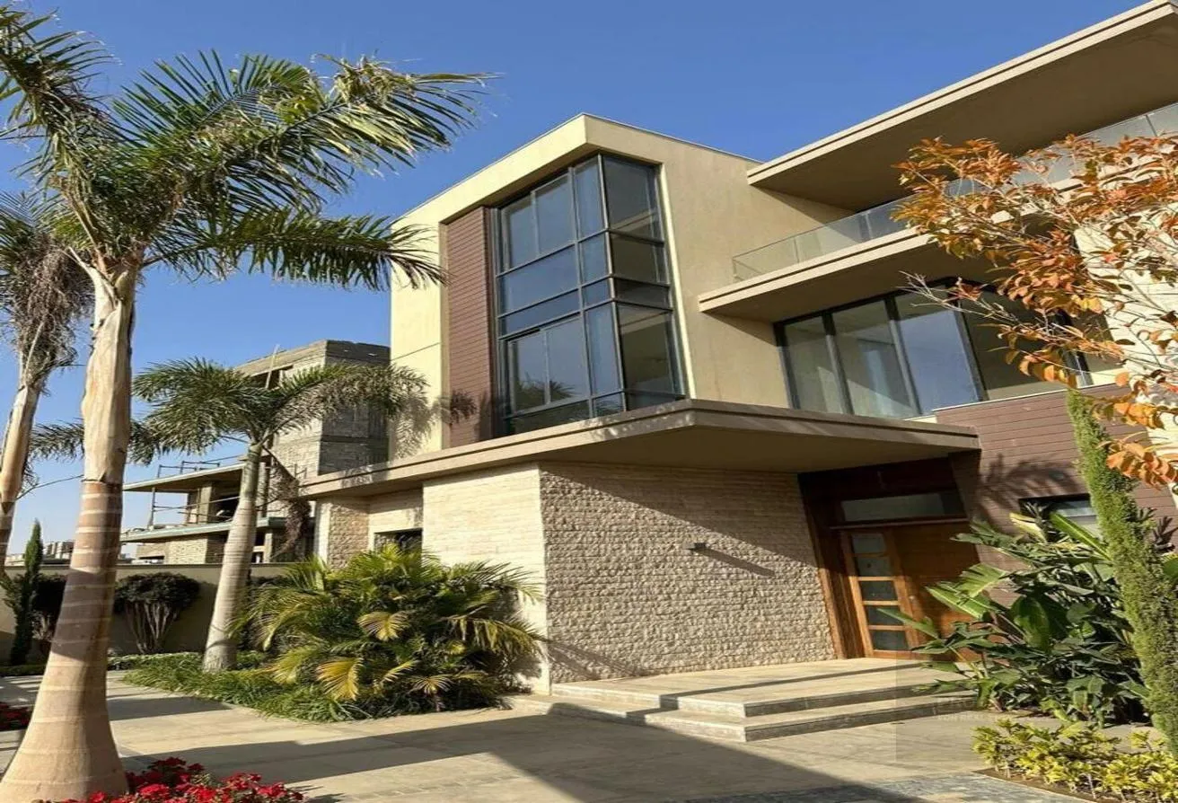Sale in The Crown: Villa with garden, near Al Jazeera, 8-year install