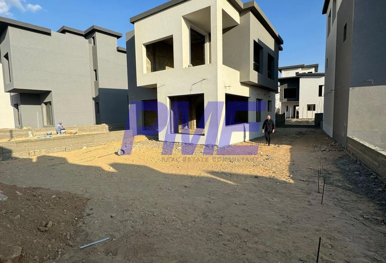 Sale in Creek Town: For sale .. Villa (Ready To Move) in Creek Town.
