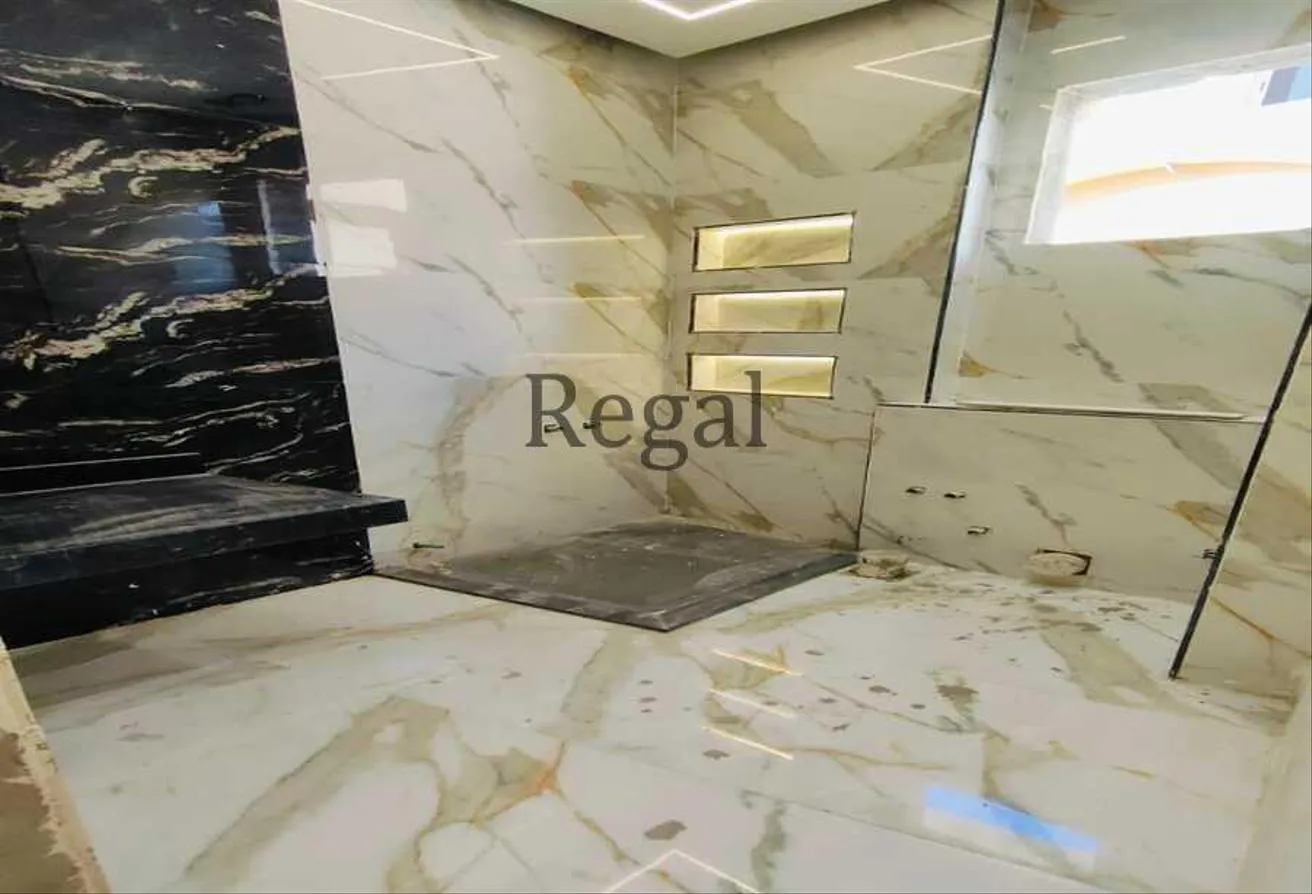 Sale in West Somid: شقه للبيع اميز مجاورات غرب سوميد بجاردن ومدخل خاص