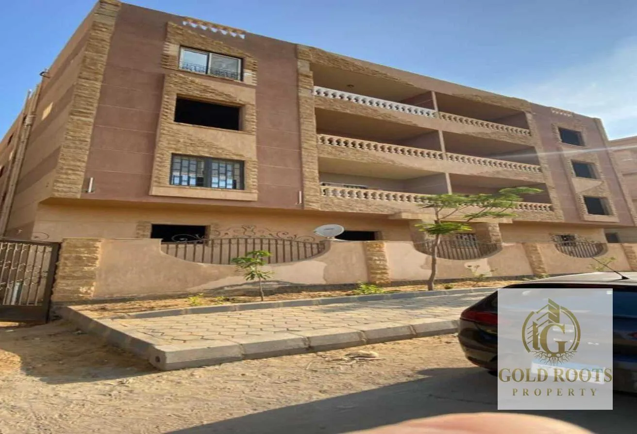 البيع في طريق الشروق: ارضي 260 متر واجهه امامى + 100 متر جاردن 
