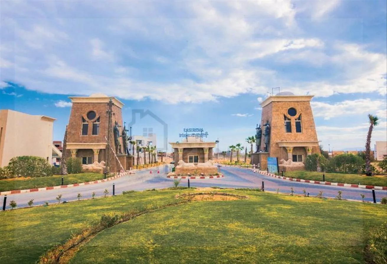 Sale in Red Carpet: Villa - Sea View - Very Prime Location - RTM