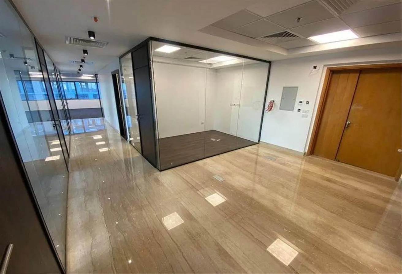 Sale in Beverly Hills Road: Ready to move Office in beverlly hills