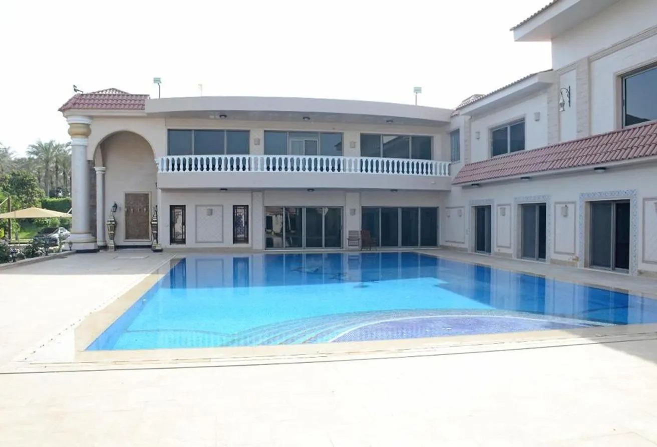 Sale in Forty West: For sale a palace in Mansourieh