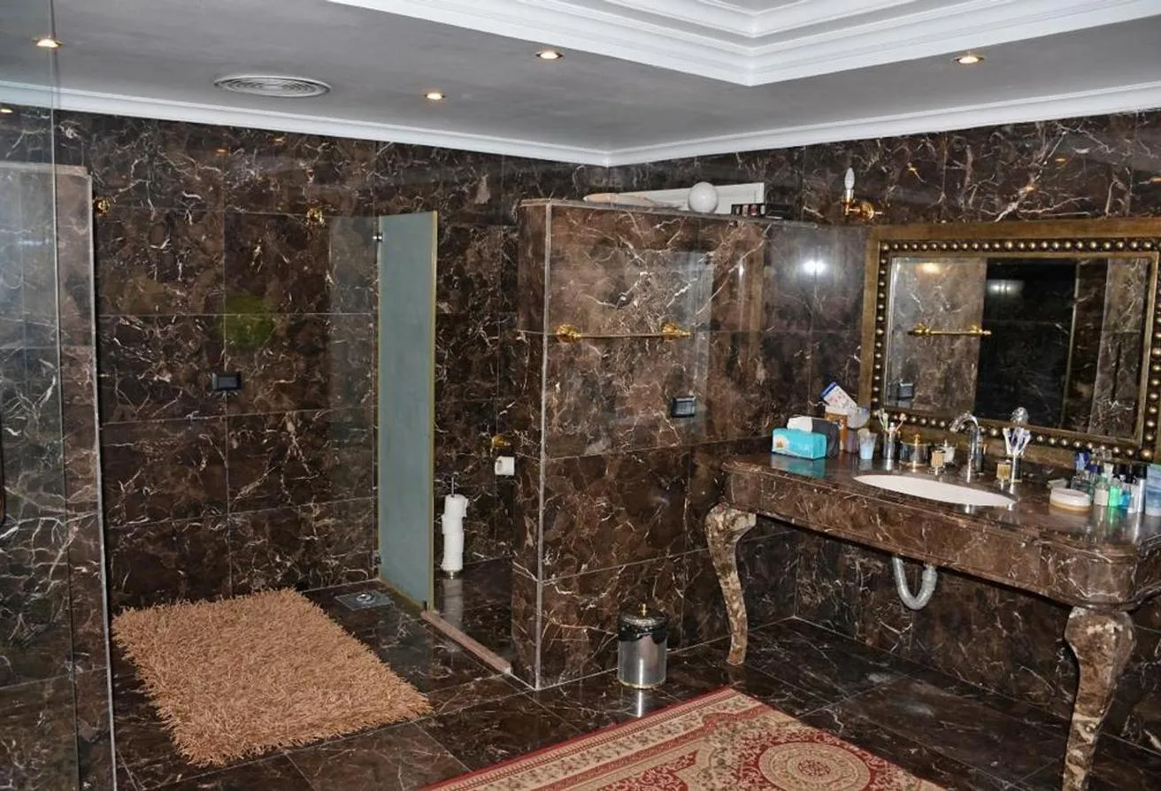 Gallery Image 12