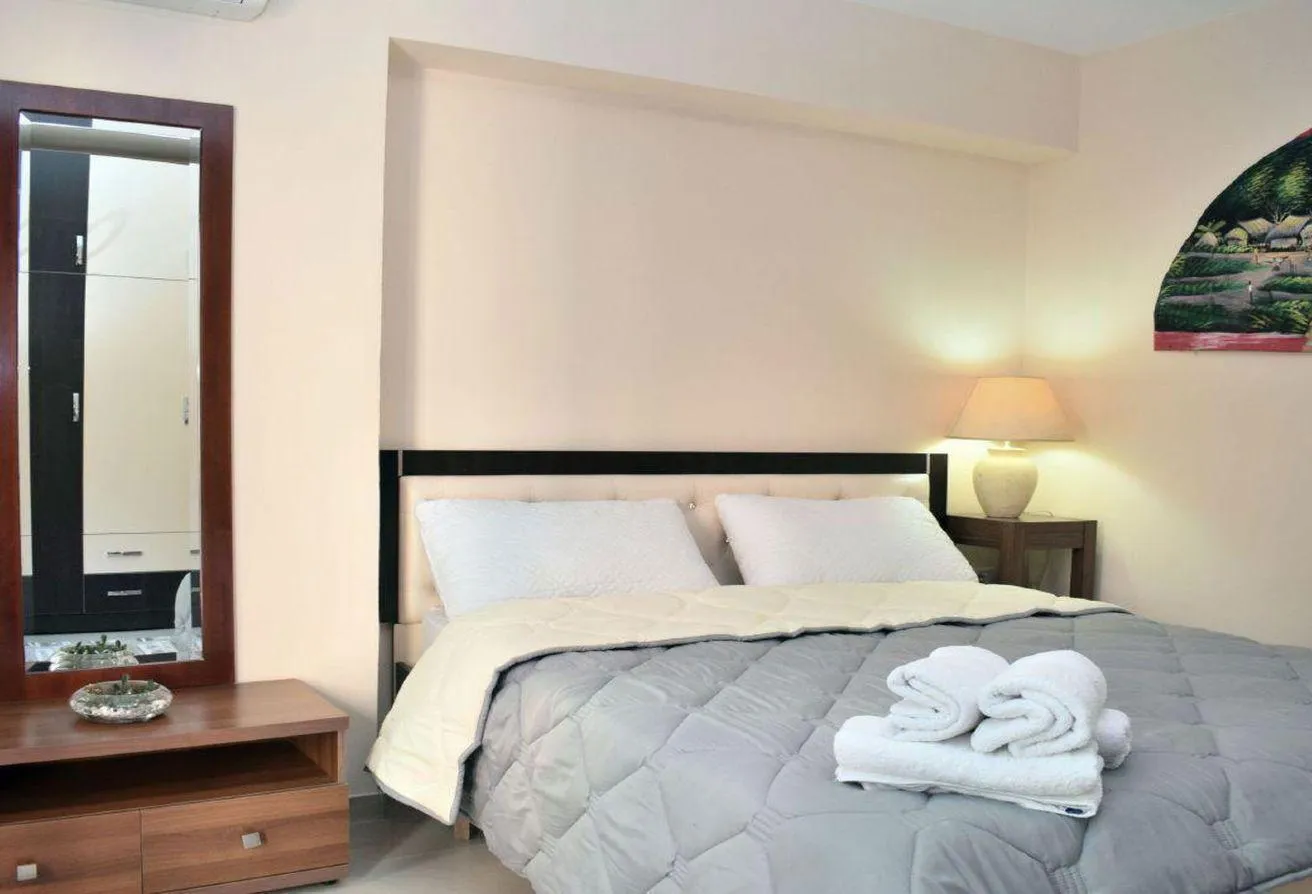 Rent in Beverly Hills Road: Beverly Hills, Apartment for rent in Sheikh Zayed