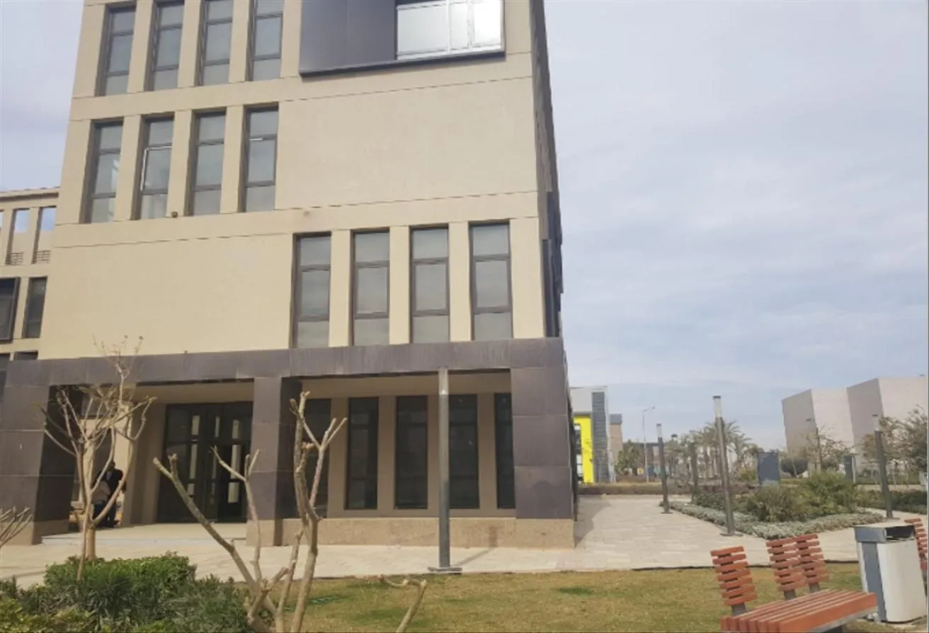 Rent in District 5: Administrative Building for Rent in District 5 - M