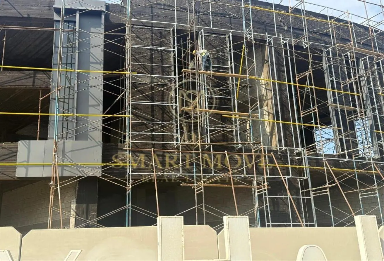 البيع في سيتى هول مول: 10%مقدم نص تشطيب استلام سنتين 