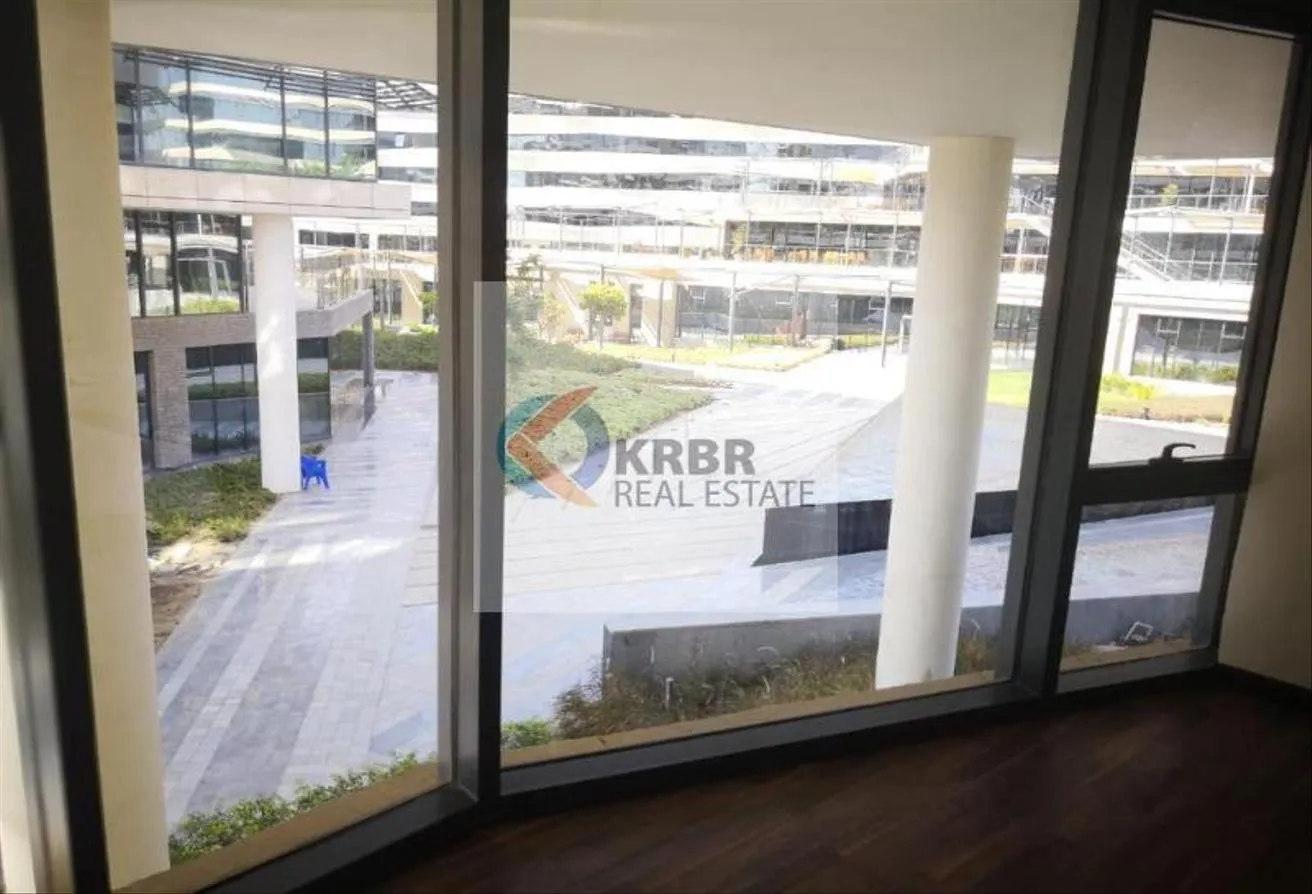 Sale in The Polygon: Office for sale in Ultra Modern in Polygon Beverly