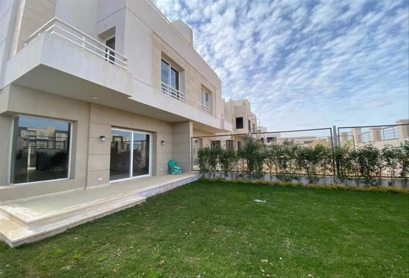 Sale in Atrio: Ready to move Fancy Finished Twinhouse in Atrio