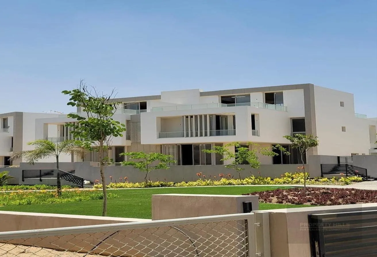 Sale in Mountain View Giza Plateau: Villa for sale 450m, 8y insta. below market price.