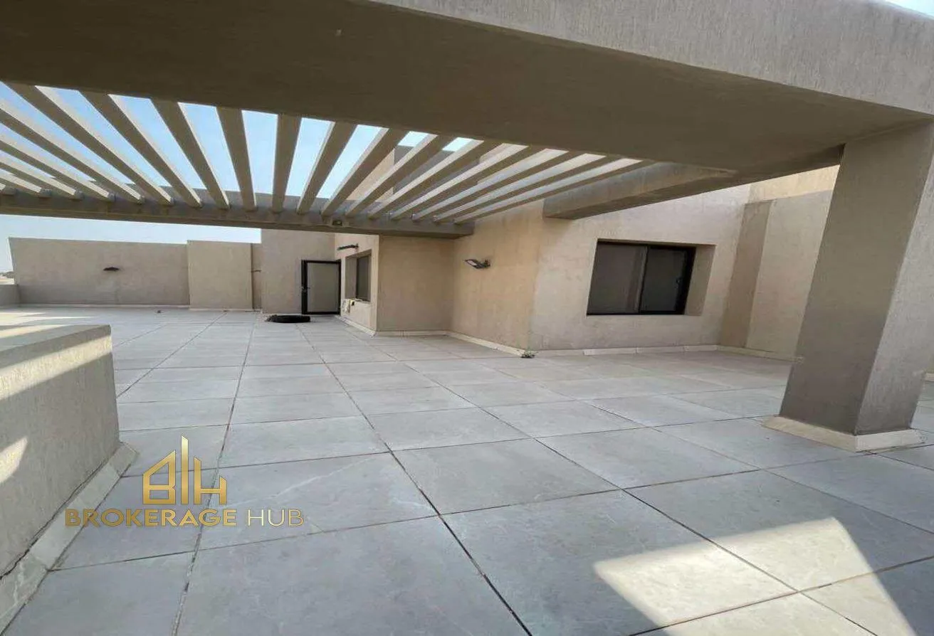 Sale in Moon Residences: Penthouse with Kitchen and ACs-sale- fifth square