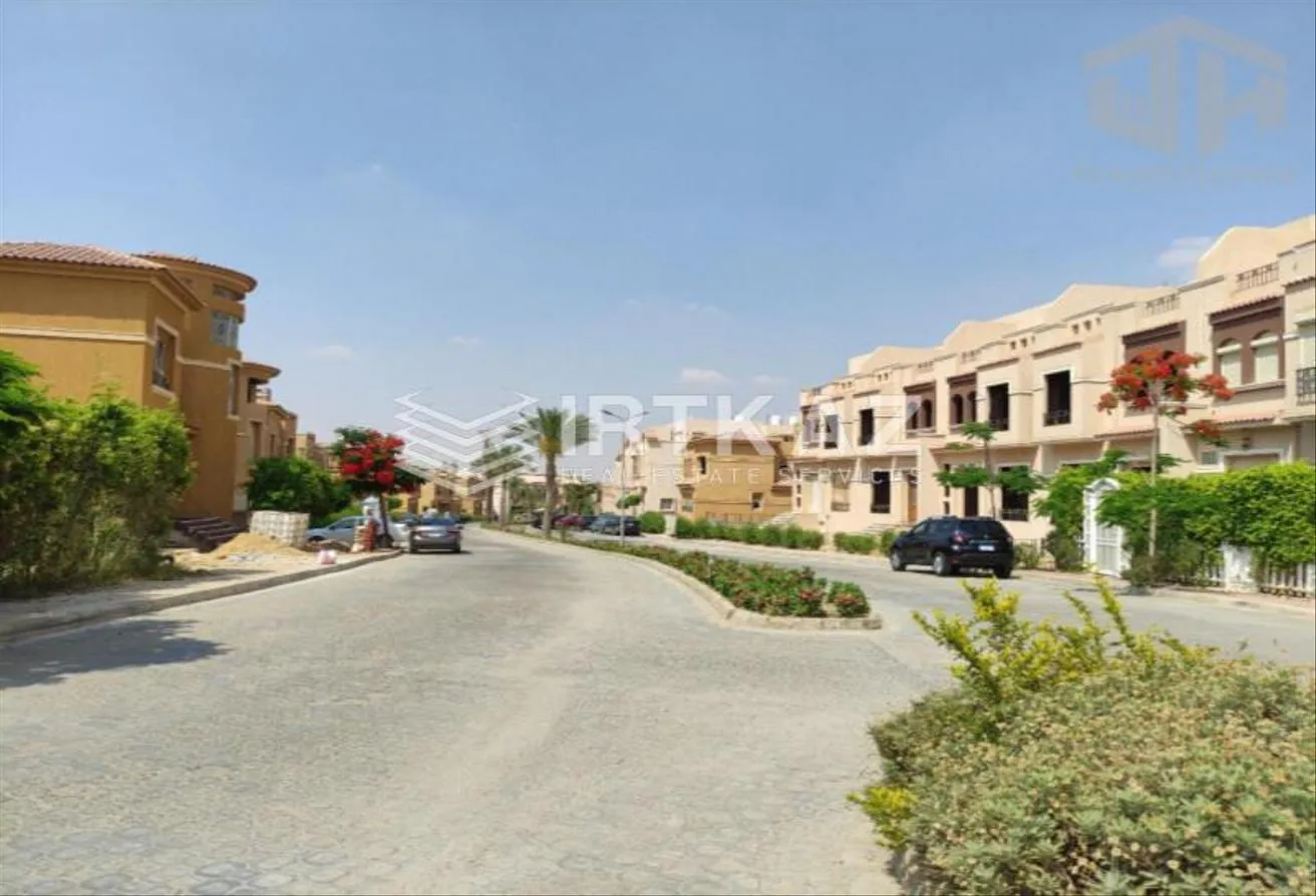 Sale in Katameya Gardens: twin house Ready To Move- prime location