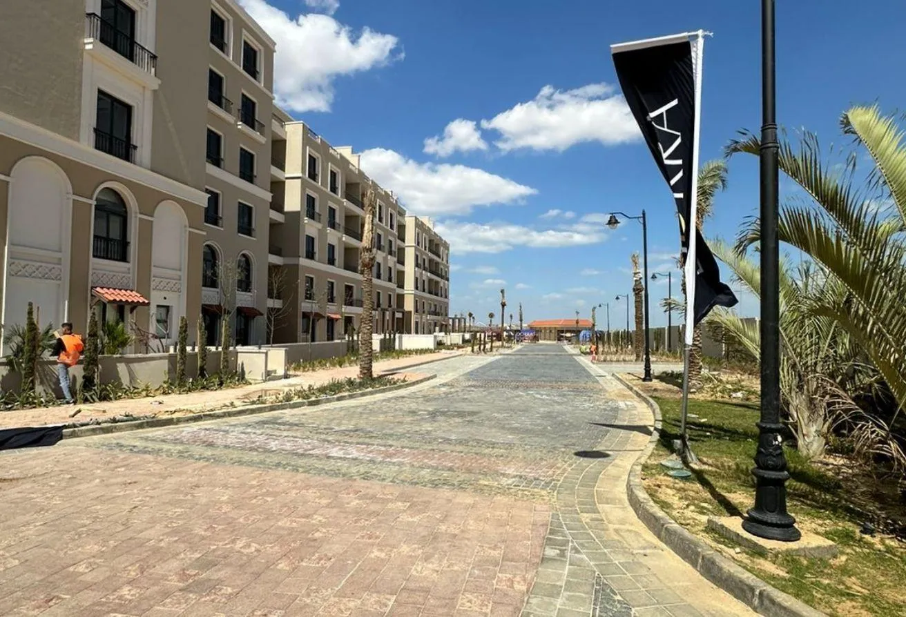 البيع في فيلدج ويست: بنتهاوس للبيع كمبوند فيلدج ويست الشيخ زايد متشطب 