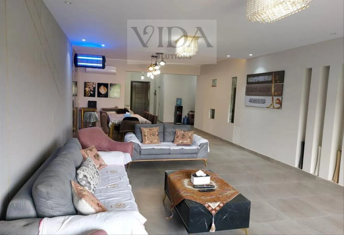 Sale in The Crown: Ground villa with garden inside The Crown PalmHils