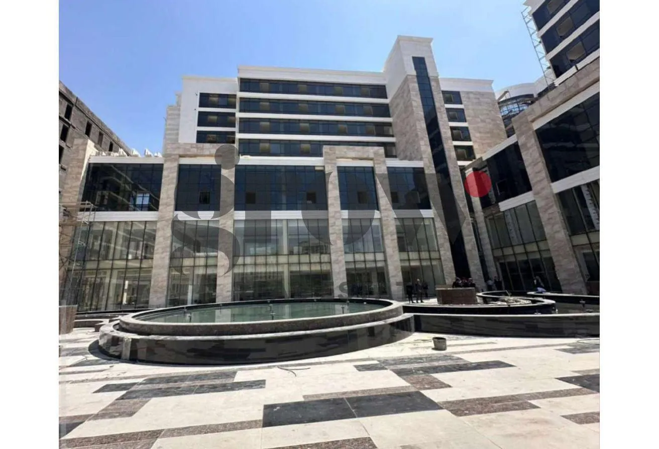 Sale in Champs Elysees Mall: محل في شانزلزيه مول في الحي المالي بعائد ايجاري