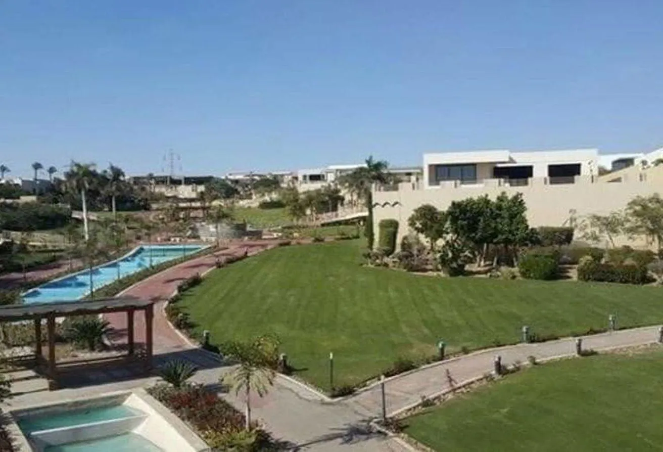 البيع في سولايا: استلم فورى فى سولايا شقة متشطبة امام نيو جيزة 