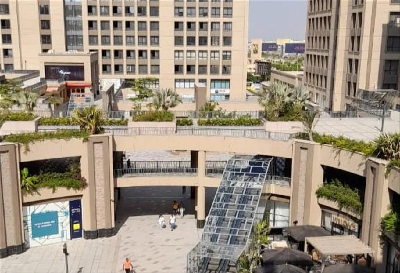 البيع في اركان بلازا: عياده للبيع متشطب بالكامل استلام فوري 