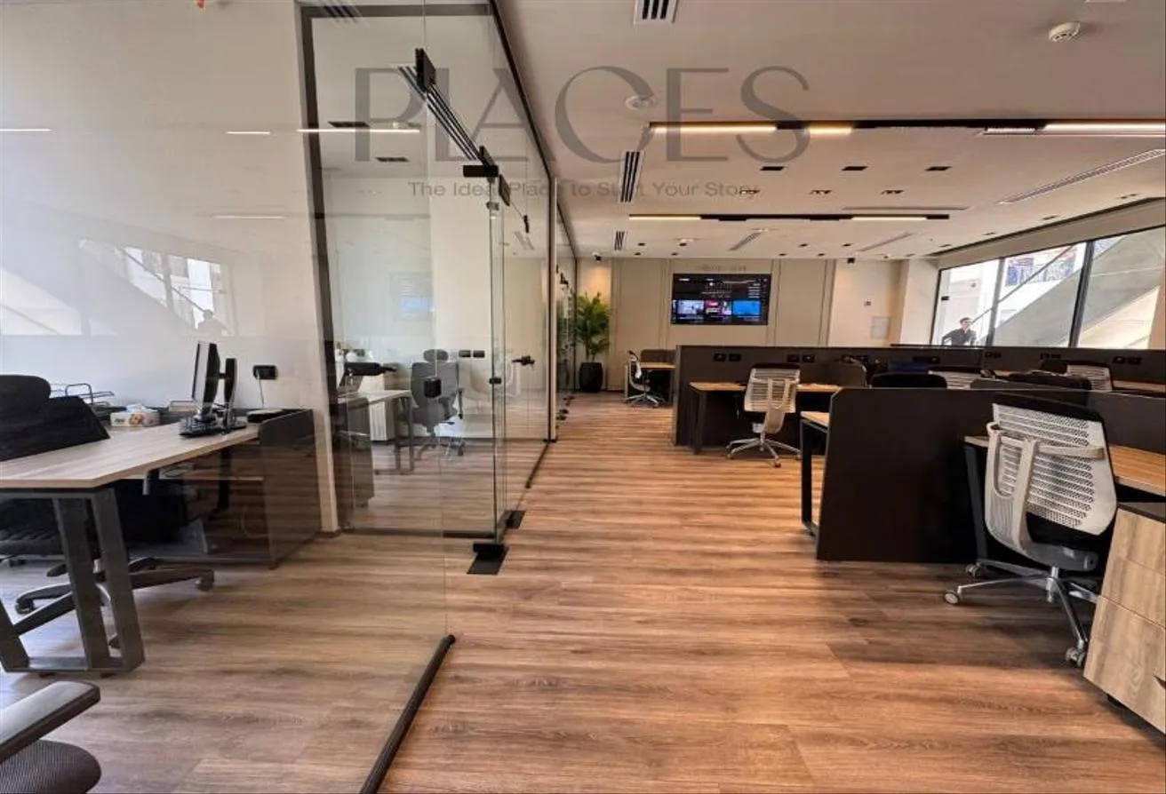 Rent in V90: للايجار مساحه اداريه 250م علي التسعين مباشرة