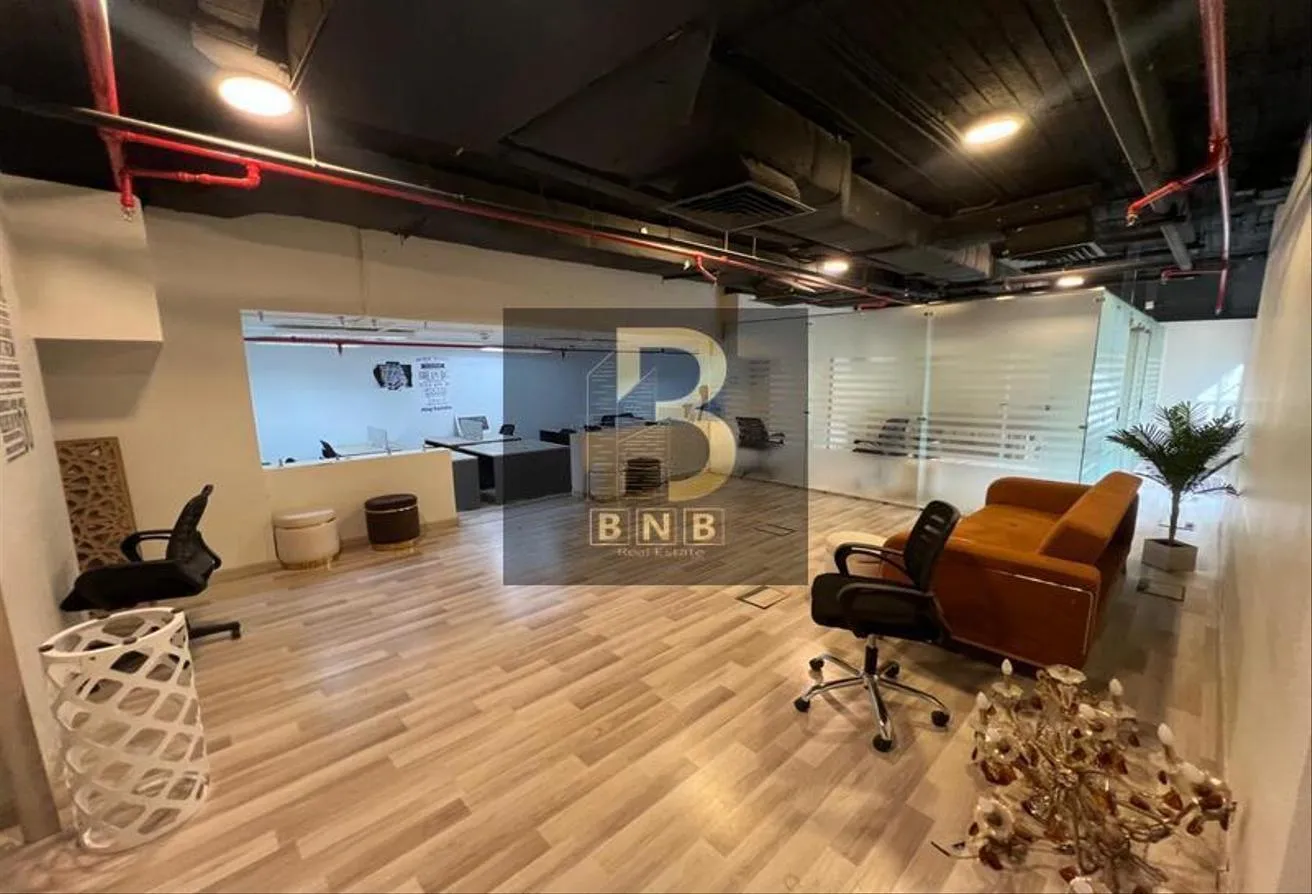 Rent in V90: Finished Ground Admin Office 200sqm in 90th