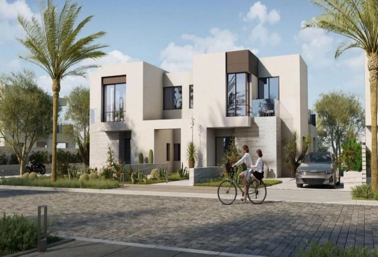 Sale in Solana: Finished Townhouse in Solana Steps from Beverly