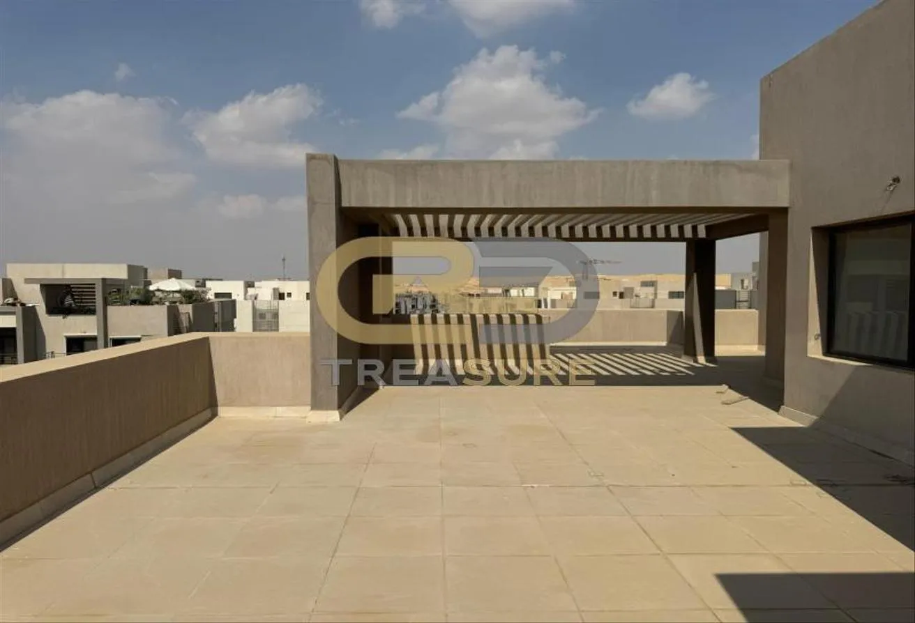 Sale in Moon Residences: Penthouse for sale in Fifth Square with kitchen  .