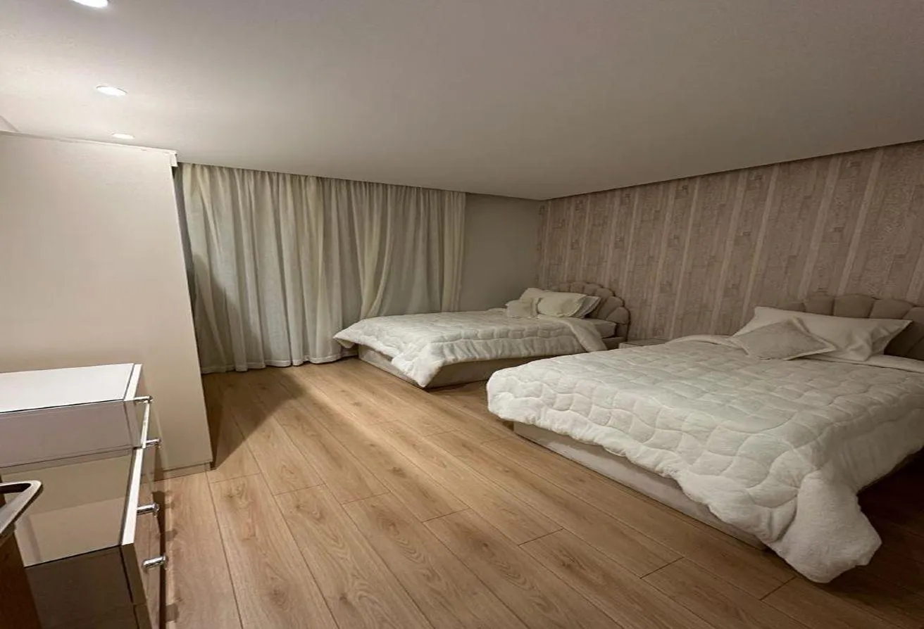 Gallery Image 12