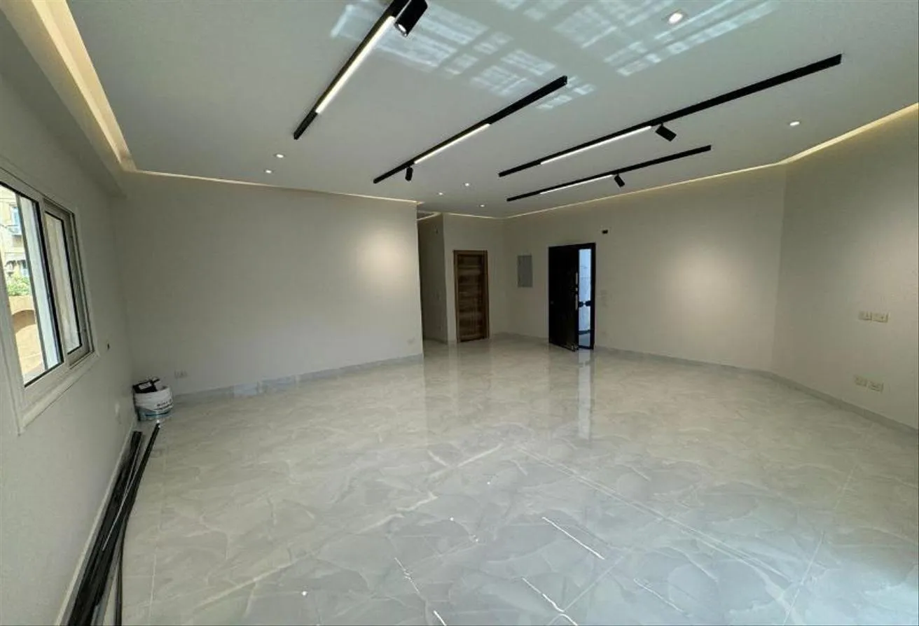Sale in West Somid: Apartment for sale, empty, in West Sumid