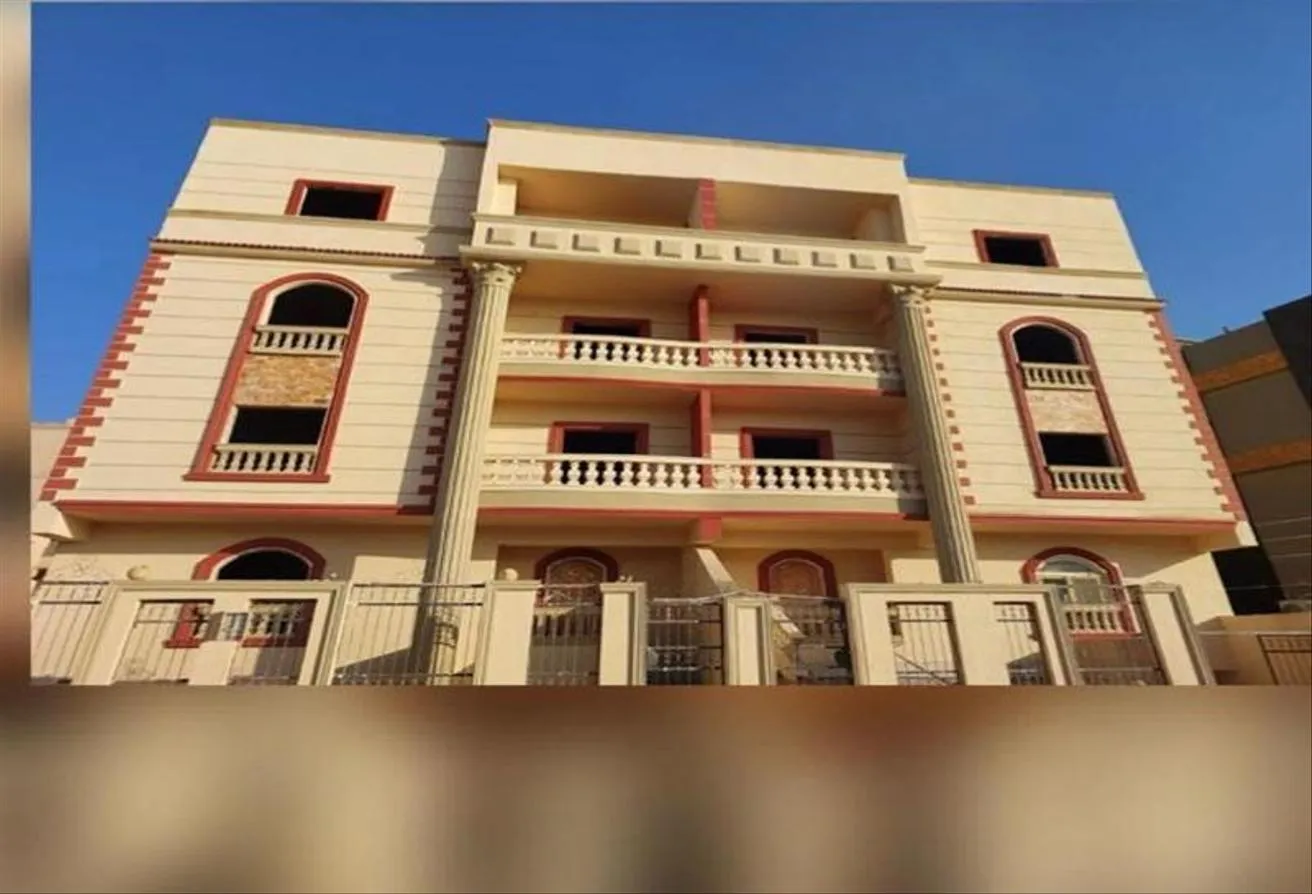 Sale in 2nd Neighborhood: شقة 203م بالحي الرابع غرب خطوات من نادي هليوبليس