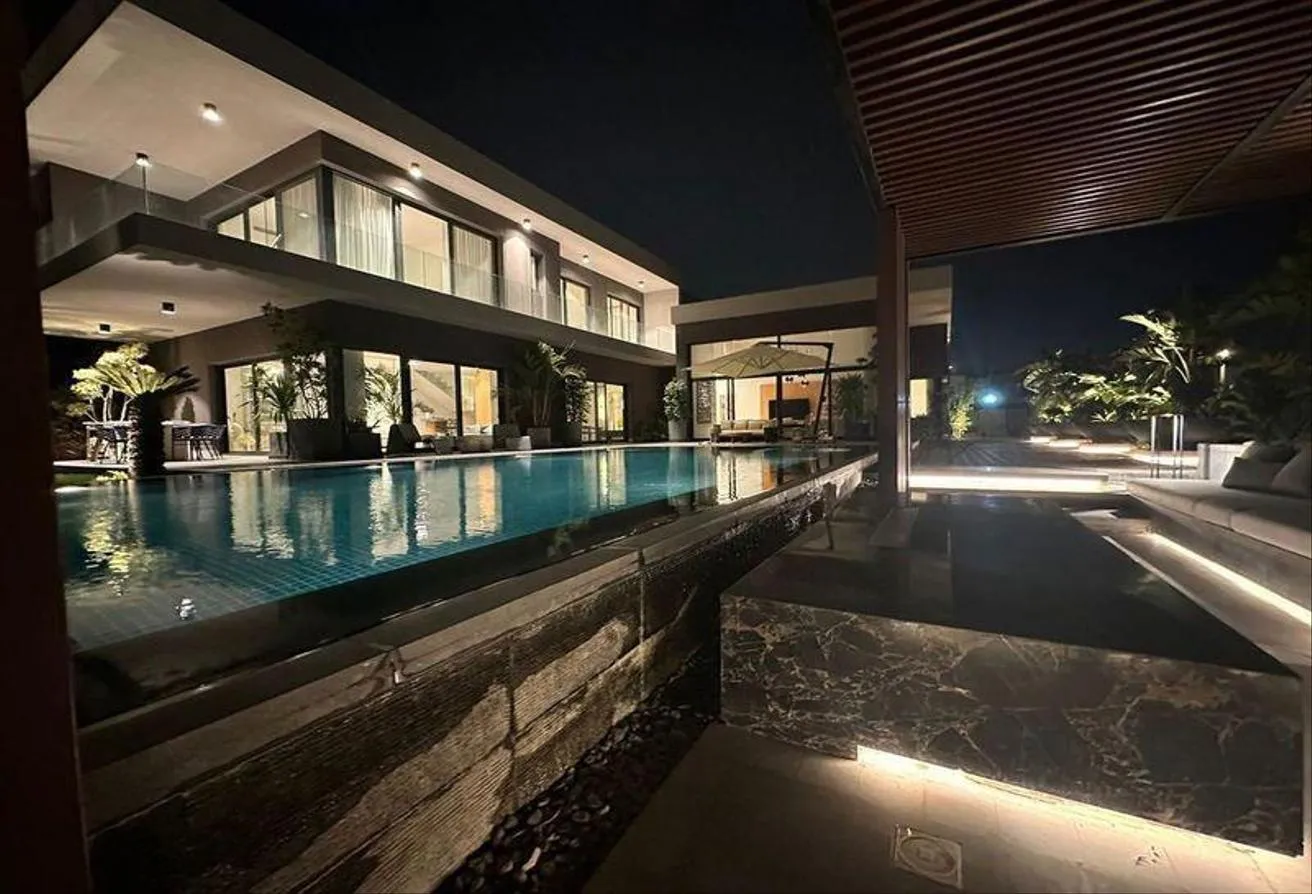 Sale in Swan Lake: Luxury Townhouse in Swan Lake next to Arkan Plaza