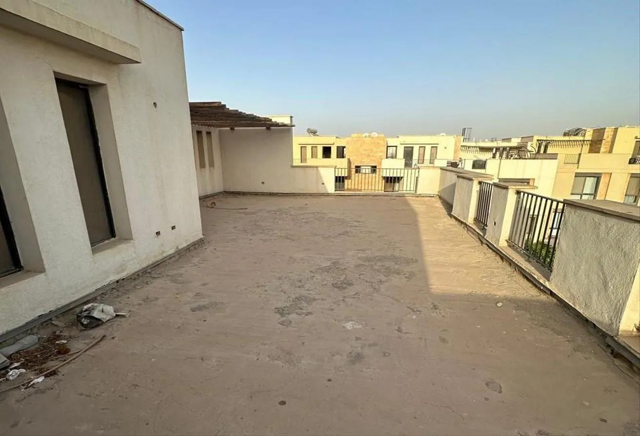 Sale in Westown: Upper Duplex  in Westown Sodic attractive price
