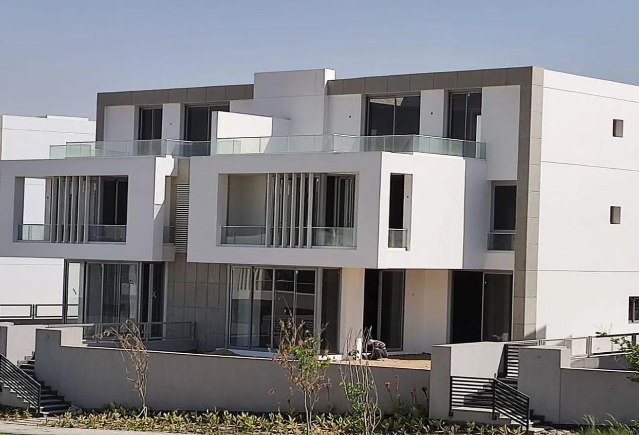 البيع في جولز: توين هاوس لقطة في موقع مميز بجوار نيو جيزة 