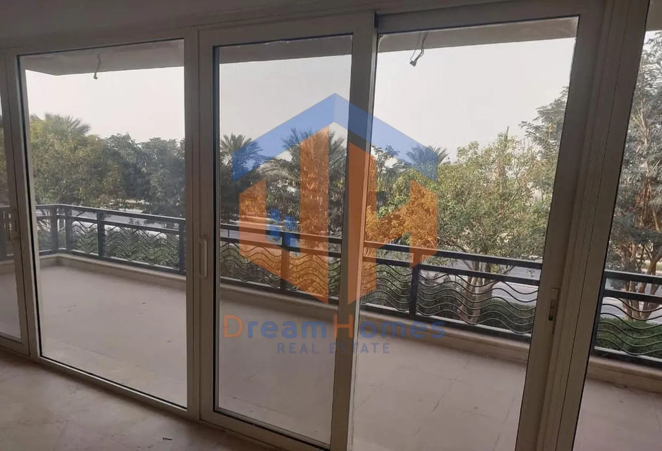 Rent in Alto: 200 sqm apartment in Alto Uptown Cairo, kitchen an