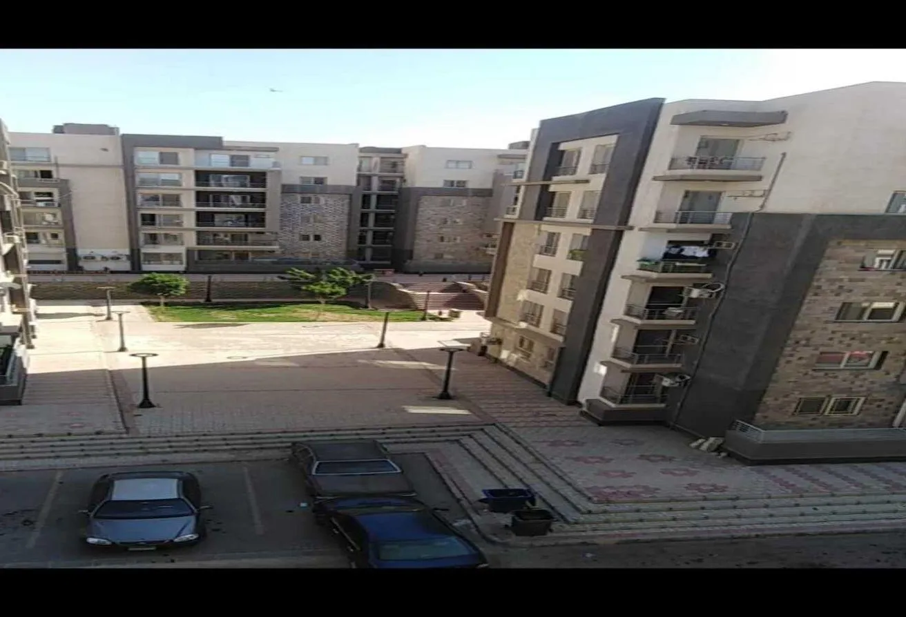 Rent in El Koronfel: شقة للإيجار بكمبوند دار مصر القرنقل - التجمع الاول