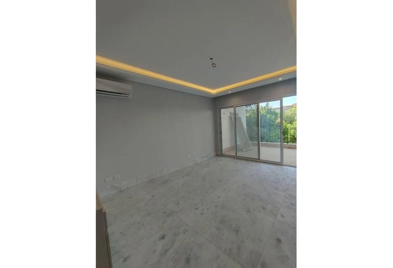 Rent in Westown: First residence - view on landscape