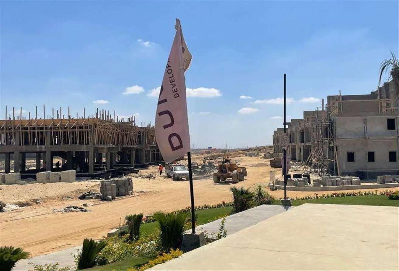 Sale in V Levels: Apartment with Garden 40%discount in front Beverly